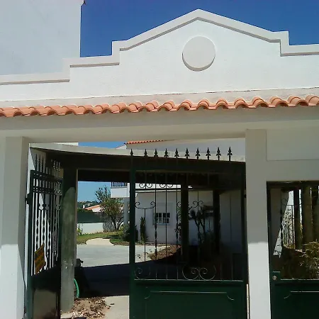 2 Bed Flat - Sleeps 4 - Parking - Wifi Appartamento