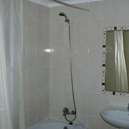 2 Bed Flat - Sleeps 4 - Parking - Wifi 公寓 *