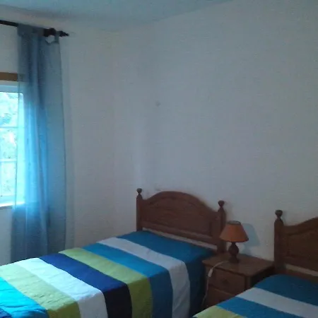 2 Bed Flat - Sleeps 4 - Parking - Wifi Appartement