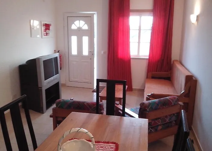 2 Bed Flat - Sleeps 4 - Parking - Wifi Albufeira