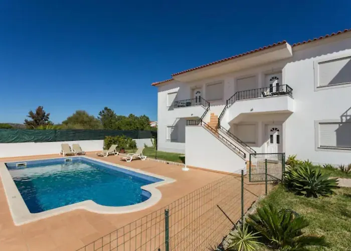 2 Bed Flat - Sleeps 4 - Parking - Wifi Appartement Albufeira
