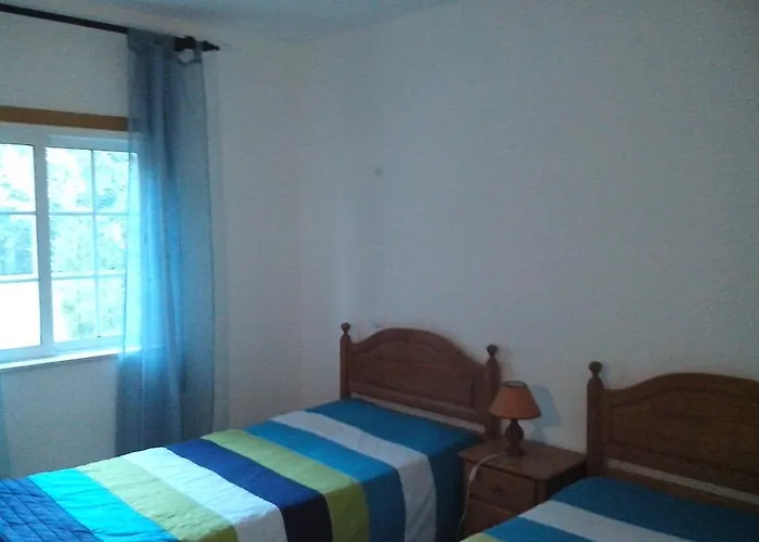 2 Bed Flat - Sleeps 4 - Parking - Wifi Appartement