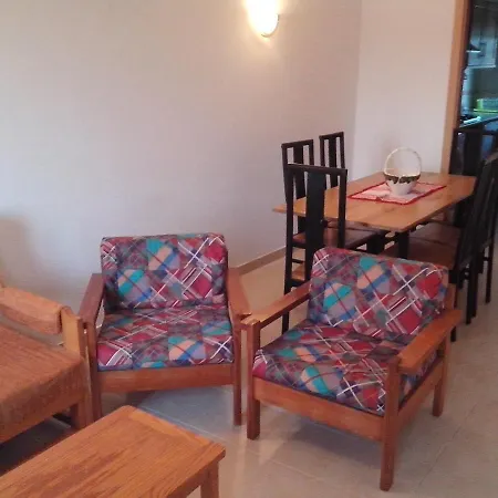 2 Bed Flat - Sleeps 4 - Parking - Wifi * アルブフェイラ